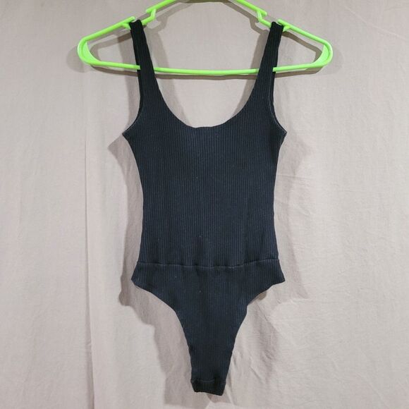 Makers of dreams size XS ribbed black zip front tank bodysuit - Picture 2 of 6
